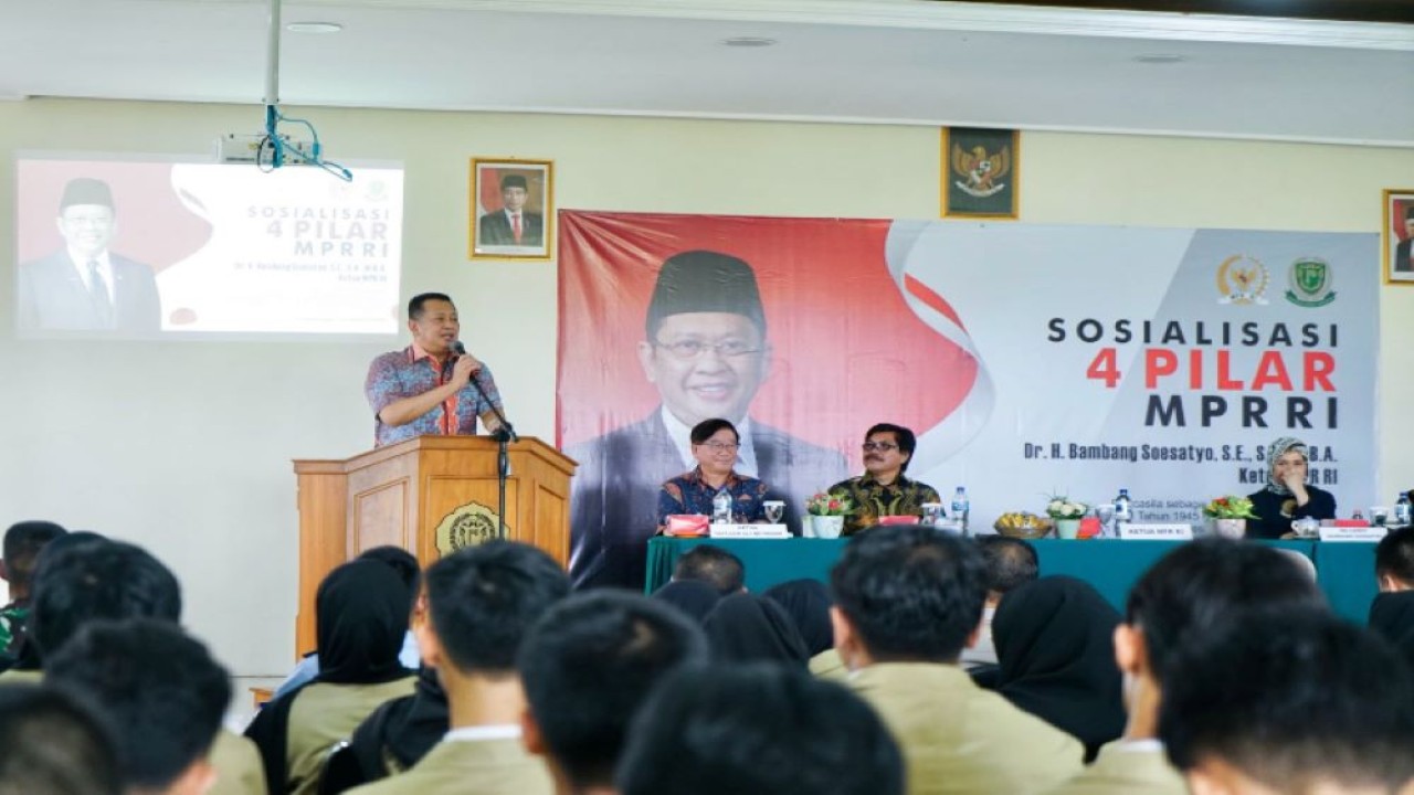 Bamsoet dalam Sosialisasi Empat Pilar MPR RI hari ke-12 dalam kunjungannya ke Dapil-7 Jawa Tengah bersama sivitas akademika Universitas Perwira Purbalingga (UNPERBA), di kampus UNPERBA, Senin (29/1/24).