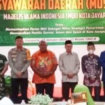 Foto bersama setelah pembukaan musda IV yang digelar oleh MUI Kota Jayapura, Senin (29/1) (ANTARA/HO-Humas Pemkot Jayapura)-1706524378