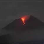 Ilustrasi - Aktivitas erupsi Gunung Merapi di Jawa Tengah. ANTARA/HO-Kementerian ESDM-1705651137