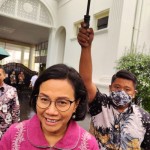 Menteri Keuangan Sri Mulyani usai menghadiri rapat di Istana Kepresidenan Jakarta, Jumat (19/1/2024). ANTARA/Mentari Dwi Gayati-1705644767