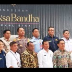 Pemberian penghargaan Reksa Bandha KPKLN Biak, Papua, Rabu (24/01/2024).ANTARA/Muhsidin-1706084351
