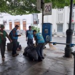 Petugas kebersihan saat bekerja membersihkan kawasan sekitar Alun-alun Kota Bandung Jawa Barat. ANTARA/HO-Pemkot Bandung.-1704189762