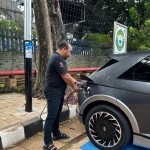 PLN jadikan tiang listrik sebagai tempat pengisian daya mobil listrik-1704787544