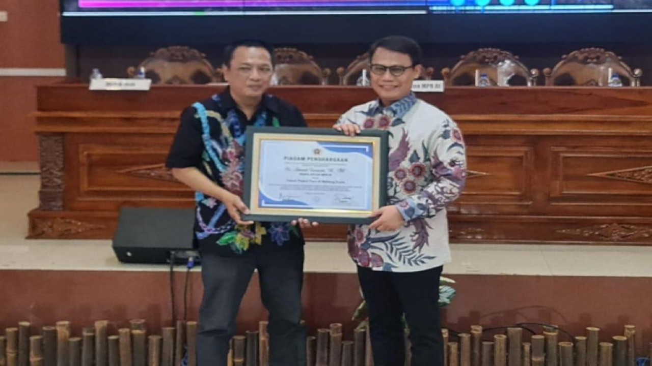 Ahmad Basarah dalam acara launching buku ‘’Media, Propaganda, Kolaborasi Politisi: Studi Kasus Publisitas Ahmad Basarah Bumikan Pancasila’’ di Universitas Negeri Malang (UNM), Malang, Jawa Timur, Jumat (9/2/24).