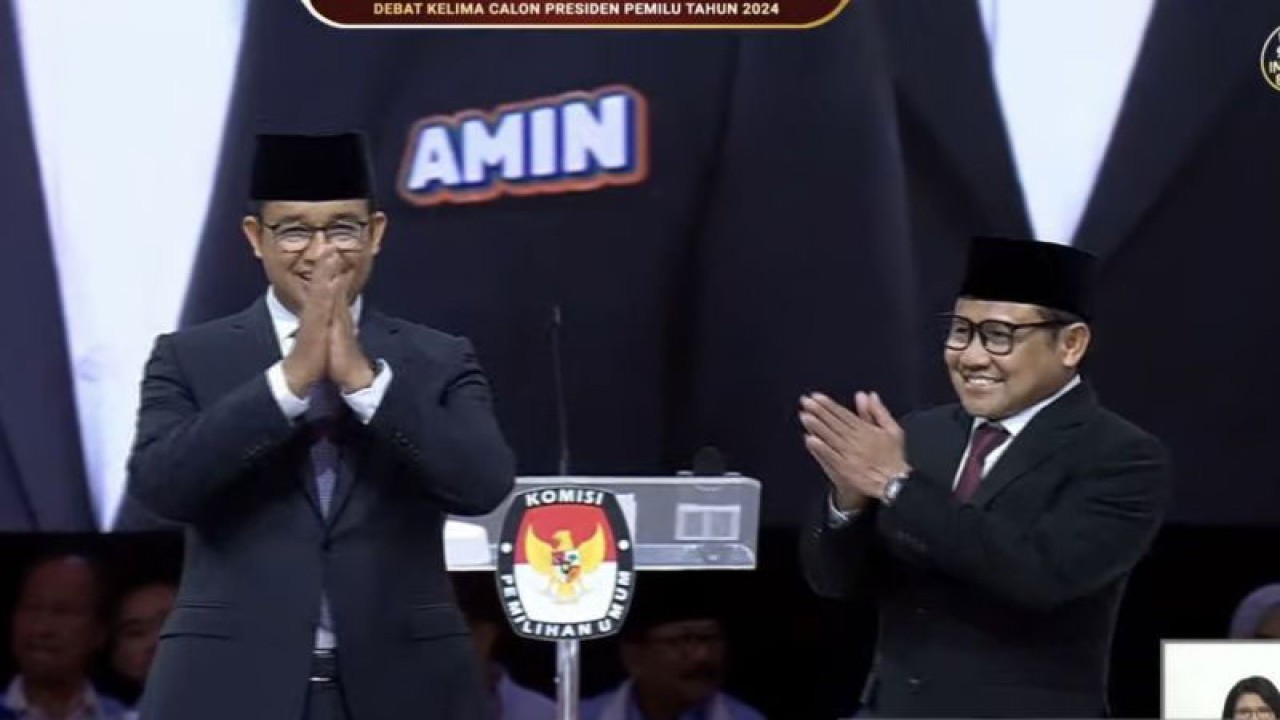 Tangkapan layar Anies Baswedan dan Muhaimin Iskandar saat menghadiri debat kelima capres yang diselenggarakan KPU di JCC, Jakarta, Minggu (4/2/2024). (ANTARA/Youtube-KPU RI)