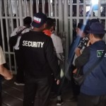 Para pendukung Anies-Muhaimin tidak bisa masuk stadion-1707532368