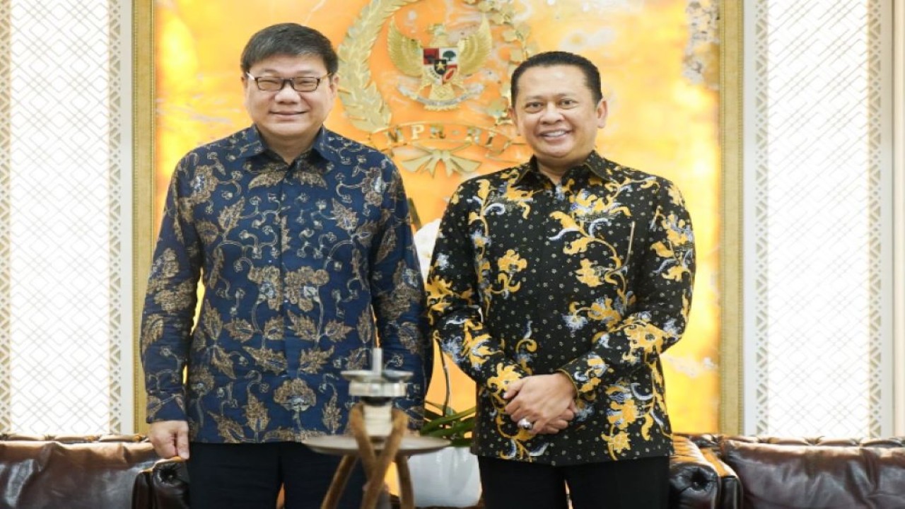 Bamsoet usai menerima Duta Besar Singapura untuk Indonesia H.E. Mr. Kwok Fook Seng, di Jakarta, Jumat (1/3/24).