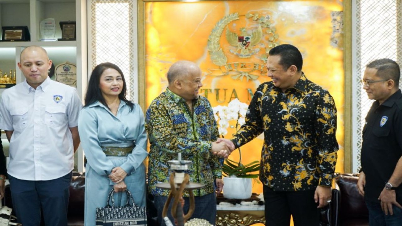 Bamsoet usai menerima Ilham Habibie dan para pengurus IMI Pusat, di Jakarta, Jumat (1/3/23).