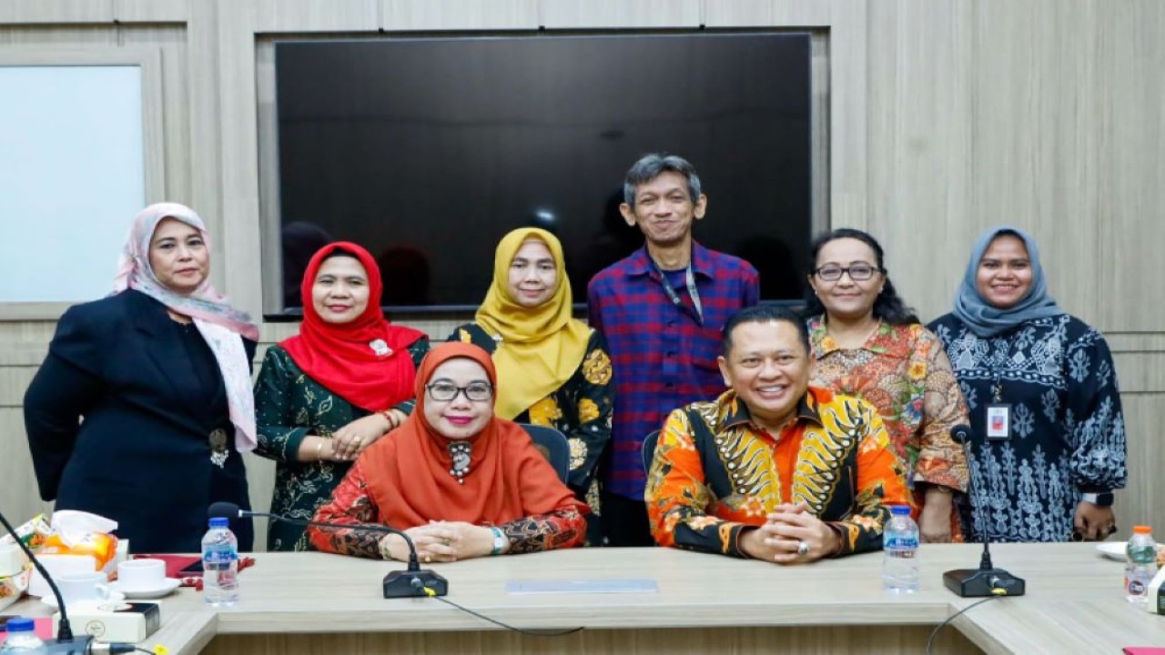 Bamsoet usai silaturahmi bersama Dekan, Wakil Dekan dan para dosen serta staf pengajar FH Trisakti, di kampus FH Universitas Trisakti, Jakarta, Jumat (8/3/24).