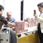 Kejagung menyita barang bukti uang miliaran rupiah dan jutaan dolar Singapura dari penggeledahan kasus korupsi PT Timah-1709970323