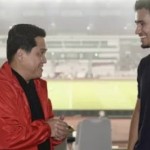 Ketua umum PSSI Erick Thohir bersama pemain keturunan Nathan Tjoe-A-On-1709926909