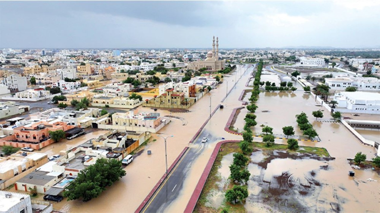 Akibat curah hujan yang tinggi membuat sejumlah wilayah di Oman tergenang banjir. (Foto: Times of Oman)