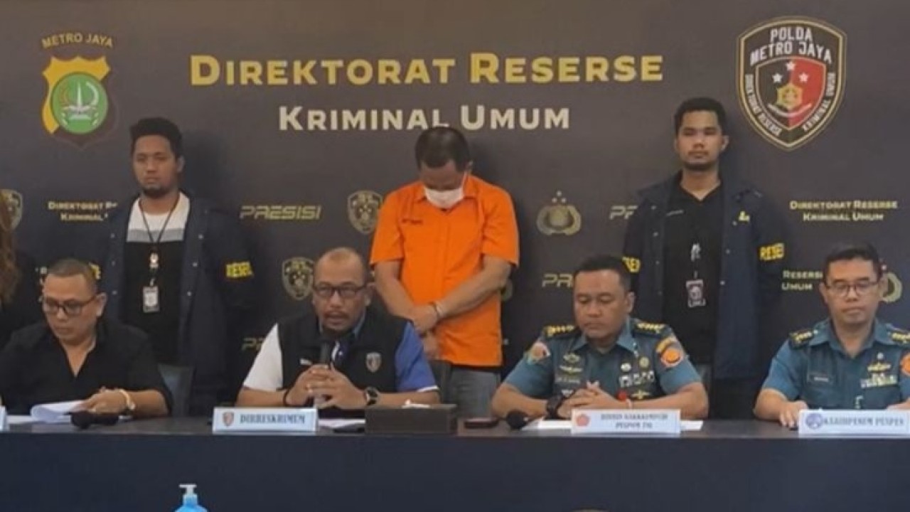 Konferensi pers Polda Metro Jaya dan TNI terkait kasus pemalsuan pelat dinas TNI oleh pengemudi Fortuner arogan, PWGA.
