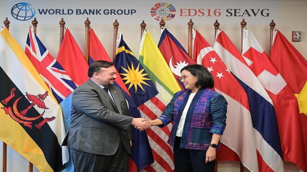 Menteri Keuangan RI, Sri Mulyani Indrawati bertemu Menkeu Malaysia Datuk Seri Amir Hamzah di Amerika Serikat/Foto: Dok. Instagram @smindrawati