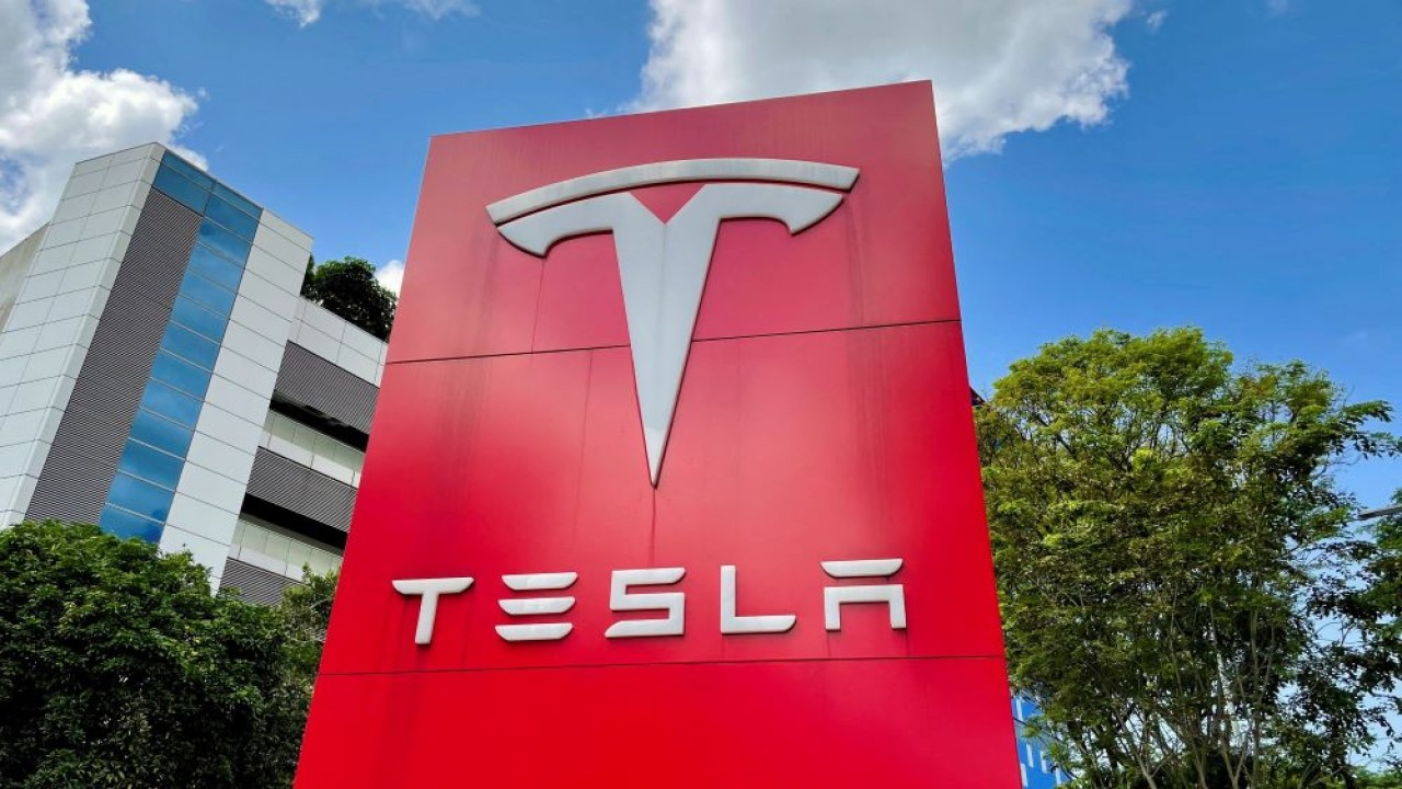 Penampakan pusat layanan Tesla di Singapura pada 16 Juli 2022. (Foto: Dok/Chen Lin/Reuters)