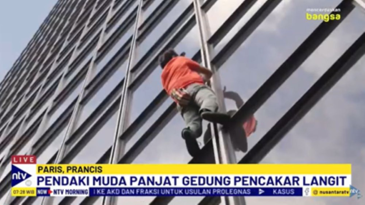 Pendaki ekstrem Prancis Leduc memanjat gedung setinggi 115 meter di Paris tanpa memakai pelindung apapun/tangkapan layar NTV