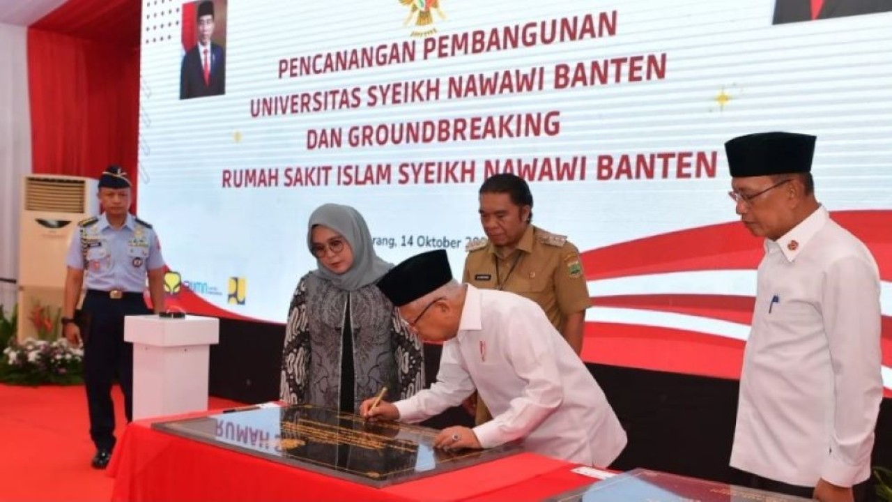 Wapres KH Ma'ruf Amin menghadiri acara Peresmian Pencanangan Pembangunan Universitas Syekh Nawawi Banten (USNB) dan Groundbreaking Rumah Sakit (RS) Islam Syekh Nawawi Banten, di Jalan Raya Syekh Nawawi Tanara, Kabupaten Tangerang, Provinsi Banten, pada Senin (14/10/2024). (Foto: BPMI-Setwapres)