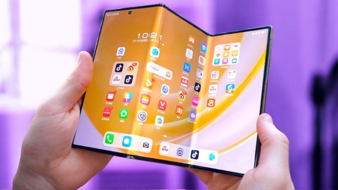 Ilustrasi. Ponsel lipat tiga Huawei Mate XT Ultimate. (Foto: Istimewa)