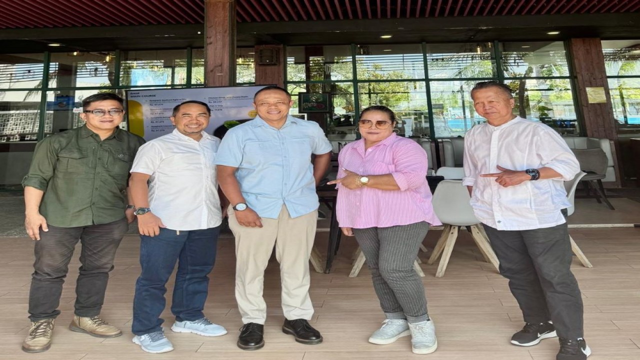 Dari kiri ke kanan: Ketua Panitia Fun Bike Siwo PWI Jaya Fransiscus Rio Winto, Corcom TIJA Daniel Windriatmoko, Corporate Secretary PT Pembangunan Jaya Ancol Agung Praptono, Ketua SIWO Jaya Nonnie Rering dan Wakabid Kerja Sama & Hubungan Antarlembaga PWI Jaya, Tb Adhi/Foto: Istimewa