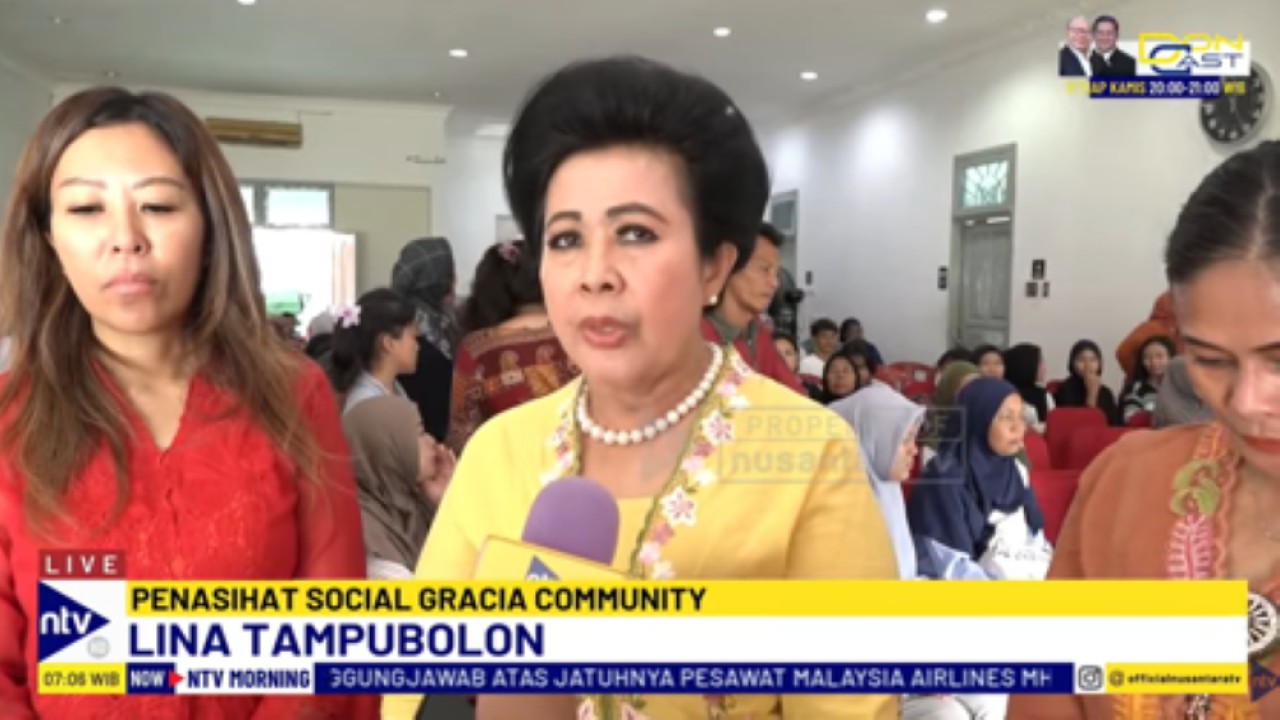 Penasihat Social Gracia Community, Lina Tampubolon didampingi Sondang Tampubolon dan anggota lainnya menyampaikan tujuan dari kegiatan bakti sosial dalam rangka memperingati Hari Kartini