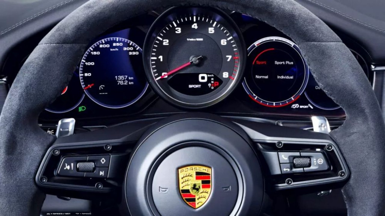 Ilustrasi. Pengemudi Porsche Panamera 2022 kedapatan melaju dengan kecepatan ekstrem 269 km/jam. (Foto: Istimewa via Carscoops)