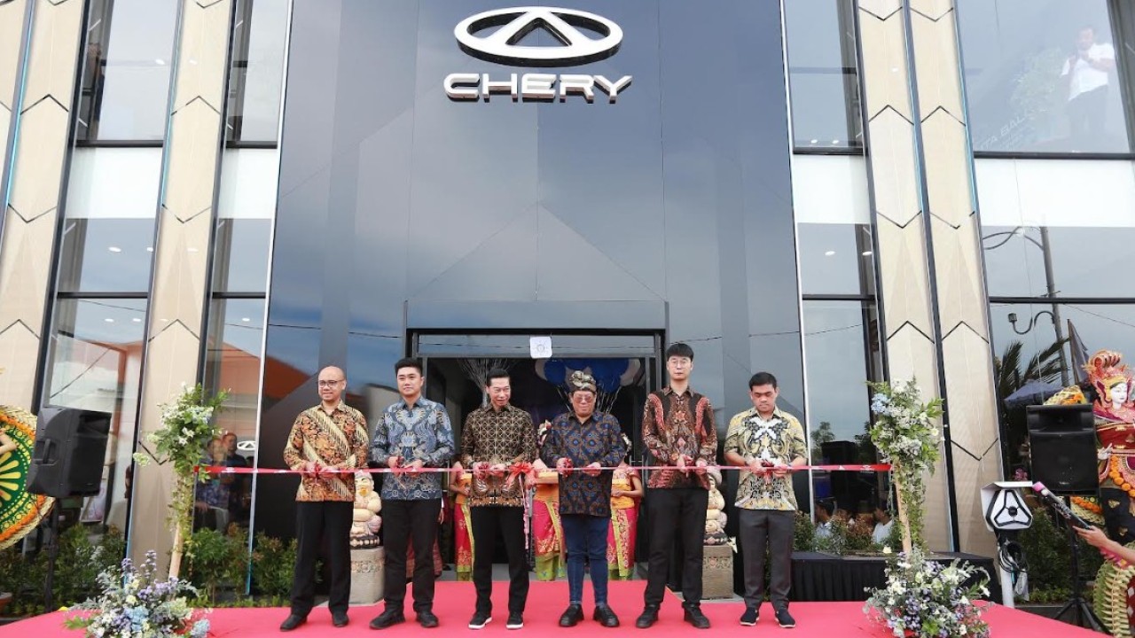 PT Chery Sales Indonesia (CSI) bekerja sama dengan Avante Eksa Mobilindo meresmikan dealer terbaru mereka di Bali pada Senin (2/6/2025). (Foto: Istimewa/CSI)