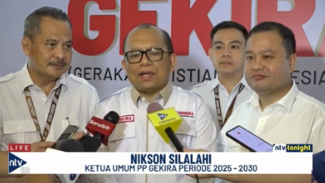 Ketua Umum PP Gekira Periode 2025-2030 Nikson Silalahi (tengah) didampingi Bendahara Umum PP Gekira Dimpos Tampubolon (kanan) dan Sekretaris Jenderal PP Gekira, Yeremias Ndoen