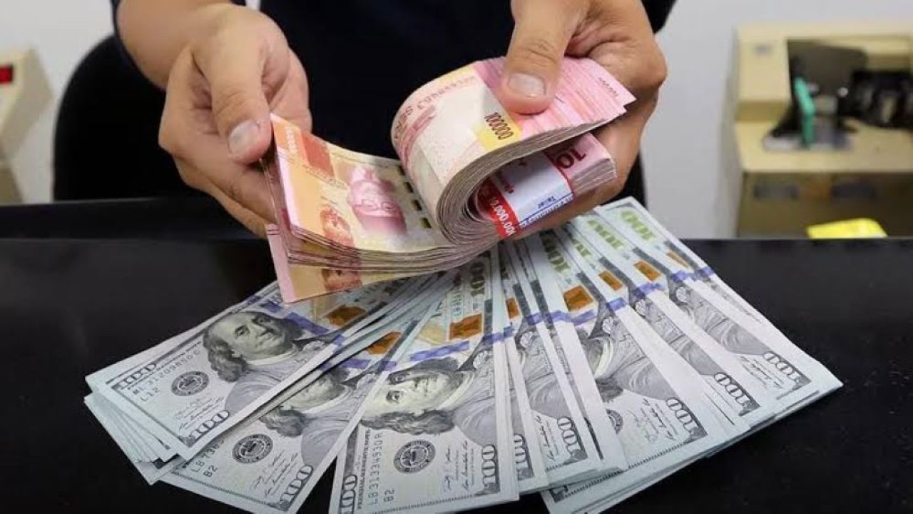 Mata uang Rupiah dan Dolar AS/ist