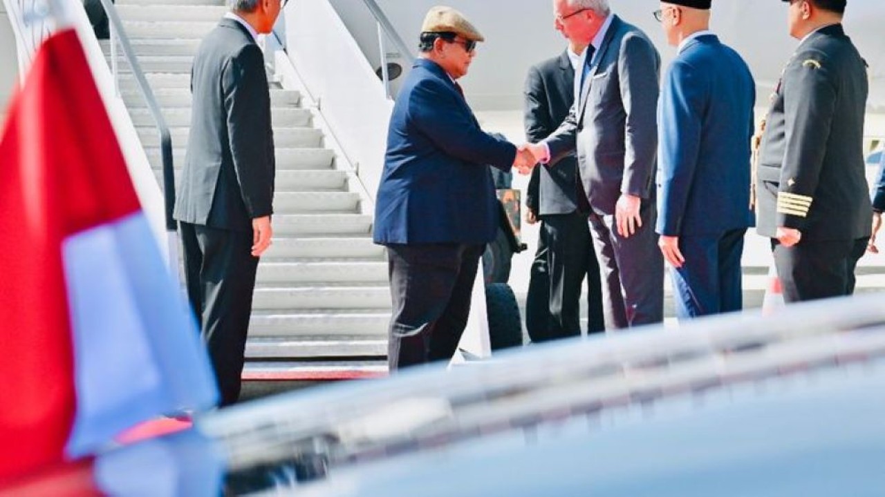 Presiden Republik Indonesia, Prabowo Subianto, tiba di Bandar Udara Brussel pada Sabtu sore, 12 Juli 2025, waktu setempat. (Sekretariat Presiden)