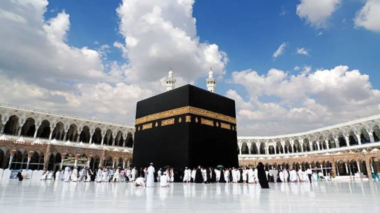 Ka'bah menjadi arah kiblat yang dihadapkan oleh umat Islam saat melaksanakan shalat lima kali sehari. (Foto: Istimewa)