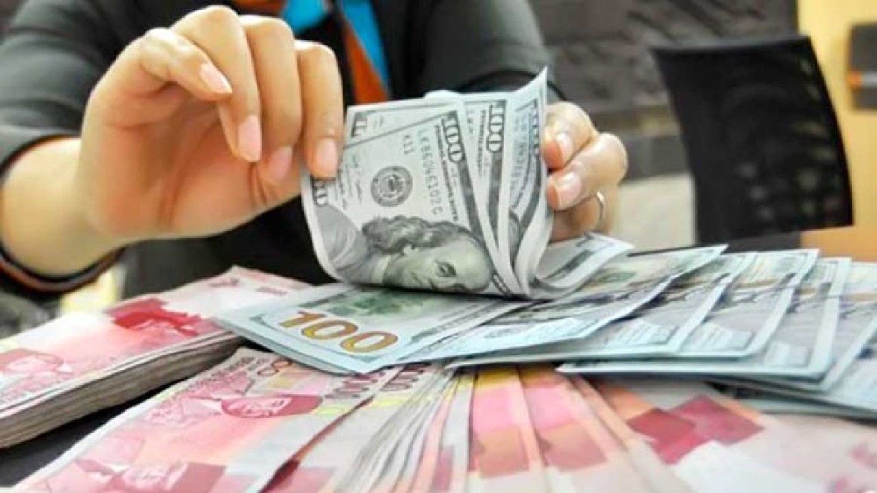 Mata uang Rupiah dan Dolar AS/ist