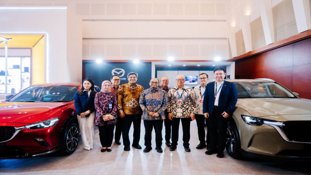 Mazda menampilkan dua model unggulan dari segmen SUV terbaru, yakni The New Mazda CX-3 Kuro dan The New Mazda CX-60 Sport di GIIAS Surabaya 2025. (Foto: Istimewa)