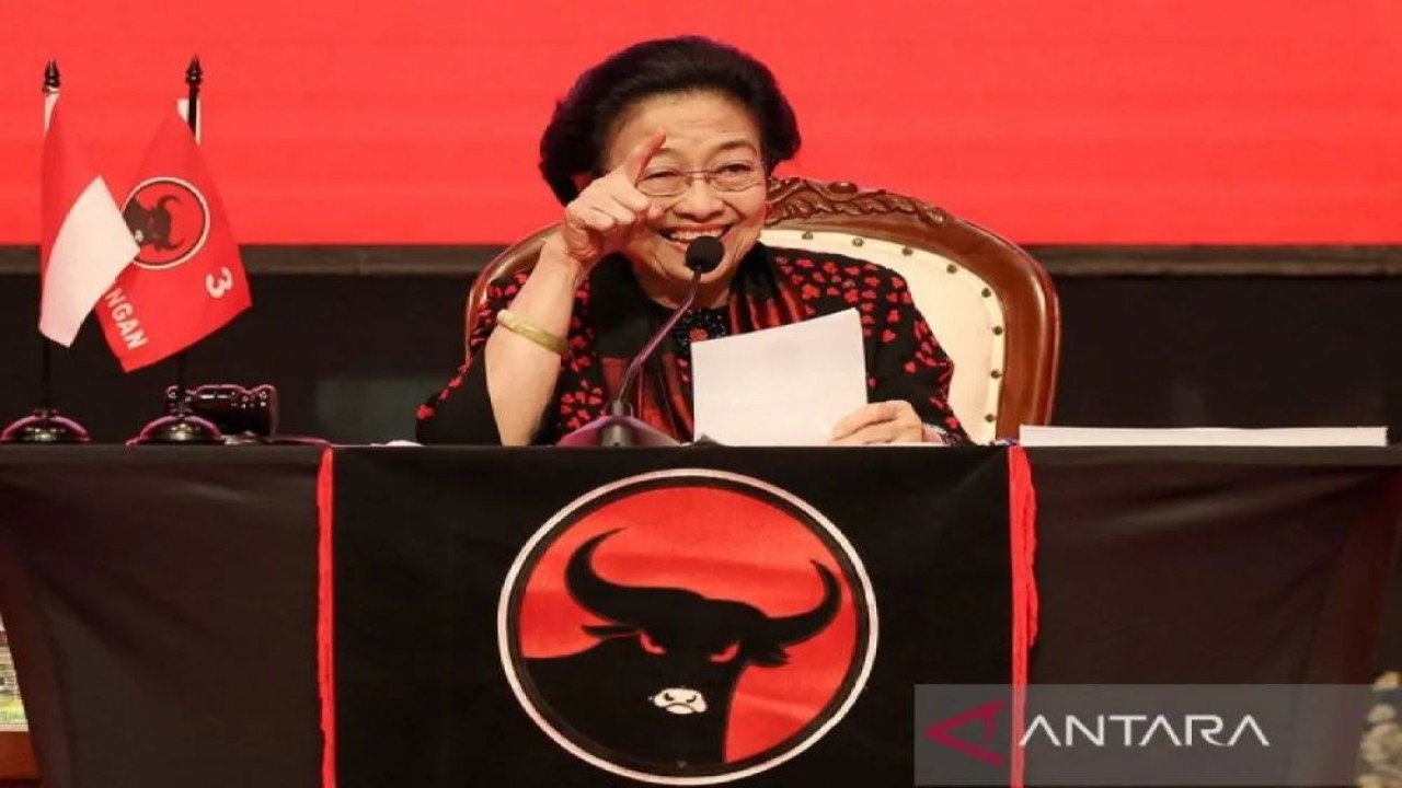 Ketua Umum DPP PDI Perjuangan (PDIP) Megawati Soekarnoputri menyampaikan pengarahan pada Bimbingan Teknis (Bimtek) bagi anggota DPR, DPRD Provinsi dan Kabupaten/Kota Fraksi PDI Perjuangan (PDIP) periode 2024-2029 di The Meru, Bali Beach Convention Center, Denpasar, Bali, Rabu (30/7/2025). ANTARA FOTO/Monang Sinaga/app/tom/am.