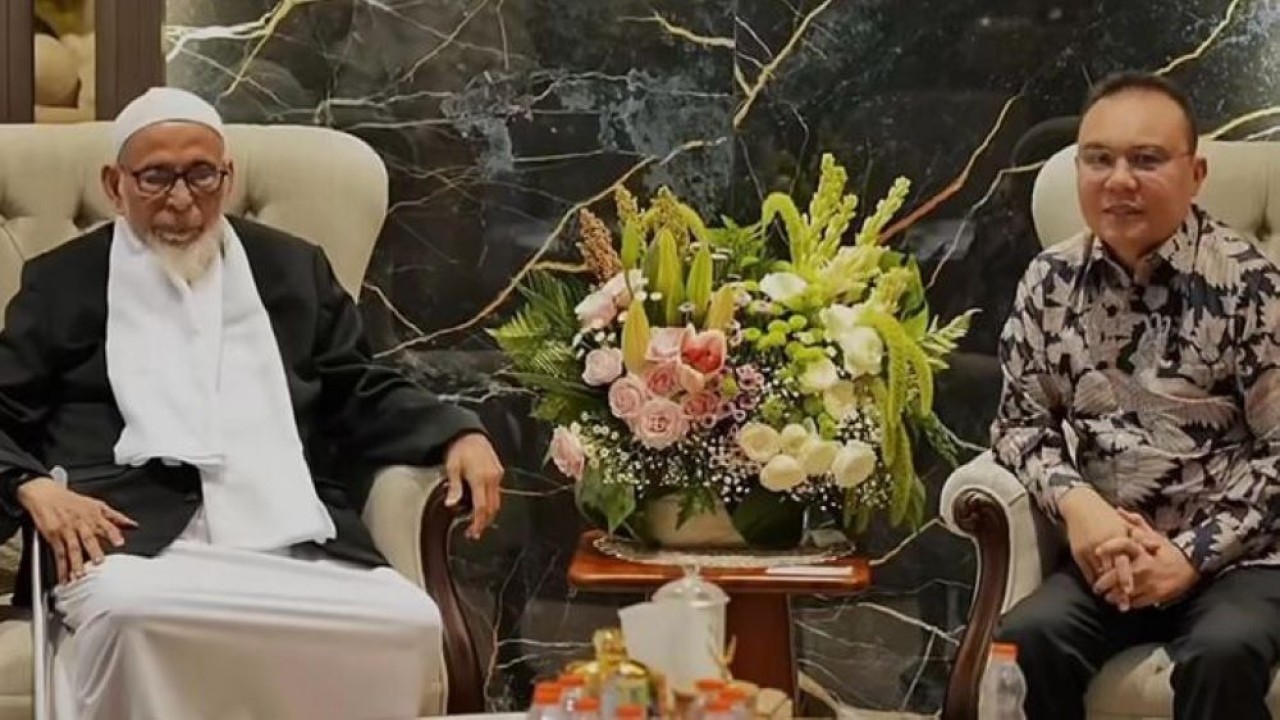 Wakil Ketua DPR RI Sufmi Dasco Ahmad menerima kunjungan Ustaz Abu Bakar Ba'asyir. (Instagram)