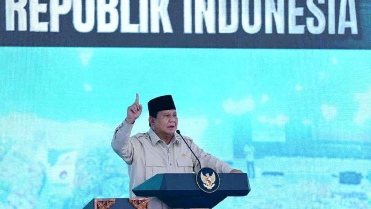 Presiden Prabowo Subianto menghadiri pemusnahan narkoba 214,84 ton senilai 29,37 triliun bersama Kapolri Jenderal Polisi Listyo Sigit Prabowo di Lapangan Bhayangkara, Mabes Polri, Jakarta Selatan, Selasa, 29 oktober 2025. (Dok. Biro Pers)