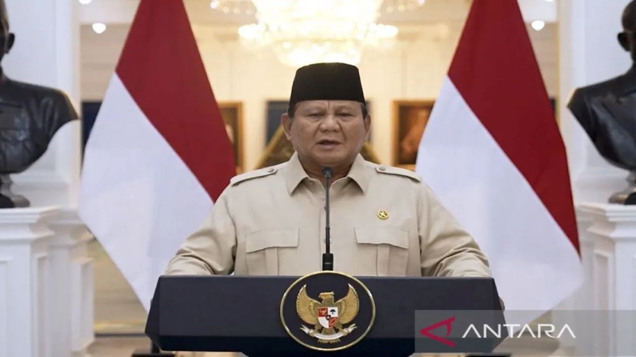 Presiden Prabowo Subianto mengucapkan selamat Hari Sumpah Pemuda dalam rangka peringatan Hari Sumpah Pemuda Ke-97 Tahun 2025 di Istana Kepresidenan RI, Jakarta, Selasa (28/10/2025). (Antara)
