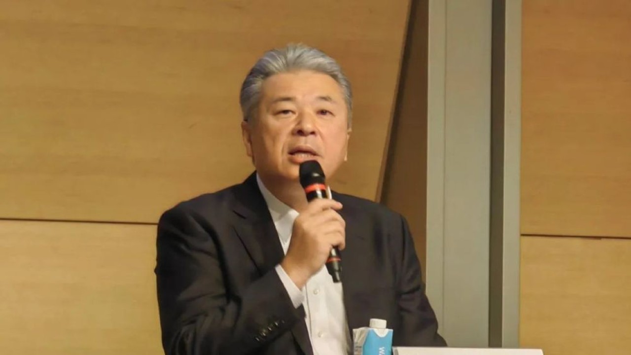 Wakil Presiden Eksekutif sekaligus Kepala Teknologi (Chief Technology Officer/CTO) Toyota Motor Corporation, Hiroki Nakajima, menyampaikan paparan dalam Lokakarya Toyota Global di Gedung TFT, Odaiba, Tokyo, Jepang, Jumat (31/10/2025). (Foto: ANTARA/Gilang Galiartha)