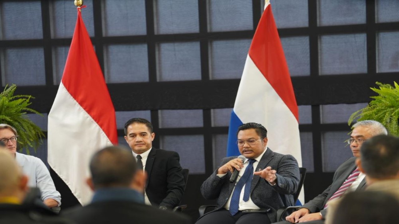 Ketua Umum Asosiasi Pelaku Usaha Desa Seluruh Indonesia (APUDSI) Maulidan Isbar Bersama jajaran Pengurus Apudsi menghadiri kegiatan Discovering The Magnificence of Indonesia (DMI) Expo 2025 yang digelar di Utrect, Belanda