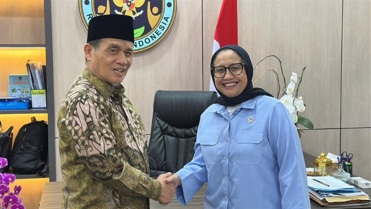 Wakil Kepala Badan Gizi Nasional (BGN) Nanik Sudaryati bersama Wakil Menteri Agama, Romo Muhammad Syafi’i/ist