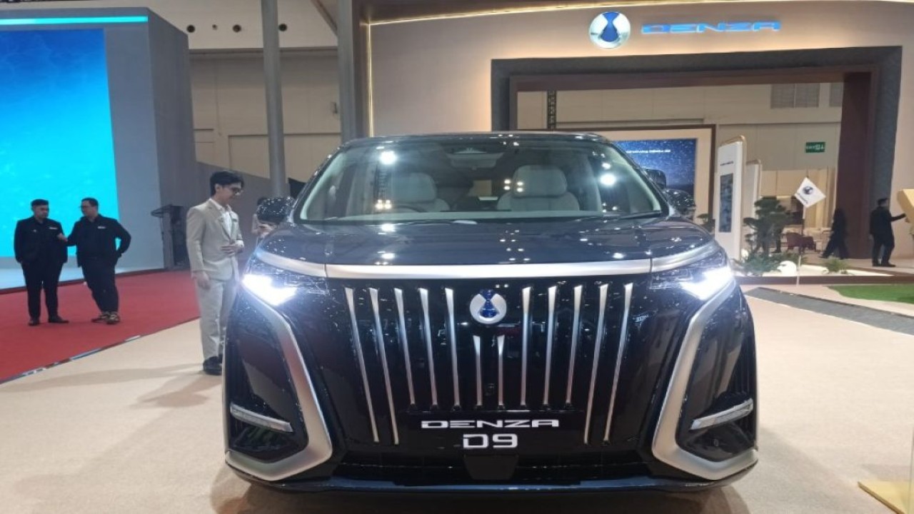 DENZA D9 tampil di GJAW 2025. (Foto: Adiantoro/NTV)