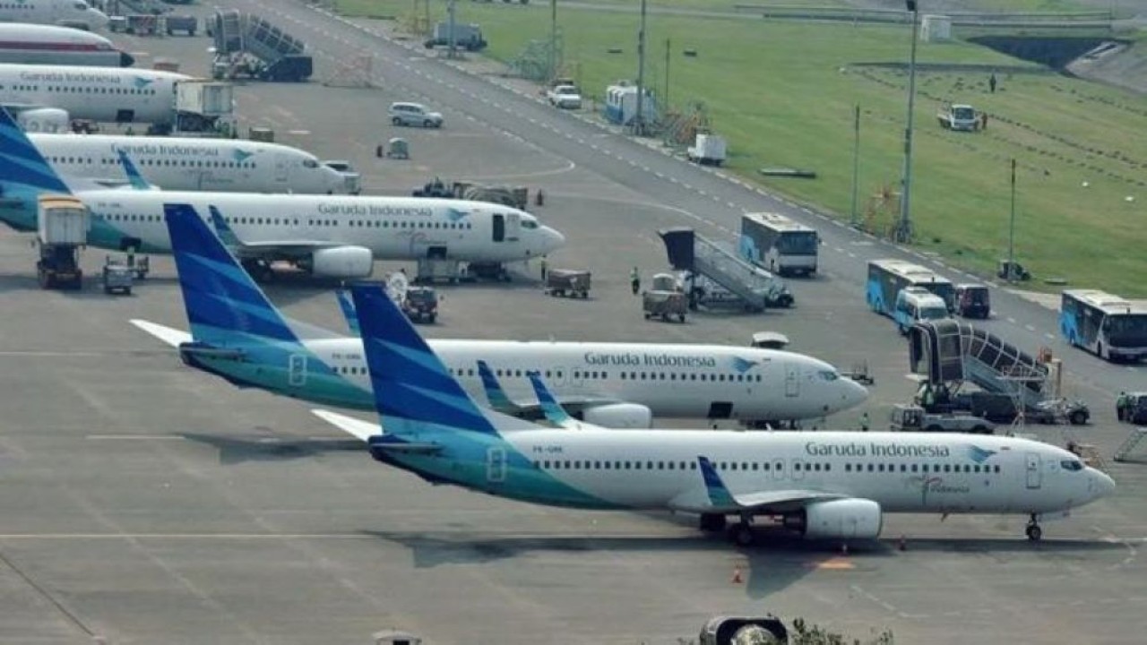 Ilustrasi - Deretan pesawat milik maskapai Garuda Indonesia terparkir di areal Bandara Internasional Soekarno Hatta, Tangerang, Banten. ANTARA FOTO/Lucky R/kye/aa. (Antara)