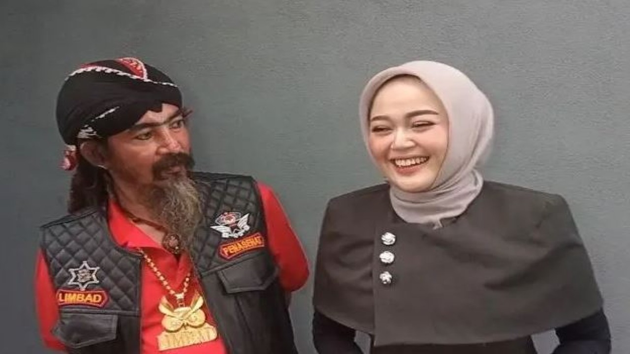 Master Limbad bersama putri sulungnya, Cecillia Gina.