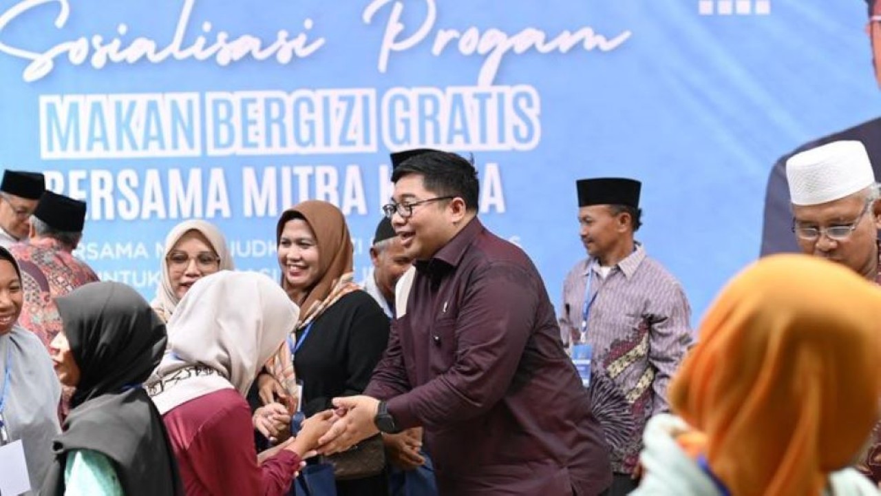 Anggota DPR RI Komisi VI Fraksi Gerindra, Kawendra Lukistian melakukan sosialiasi MBG (Istimewa)