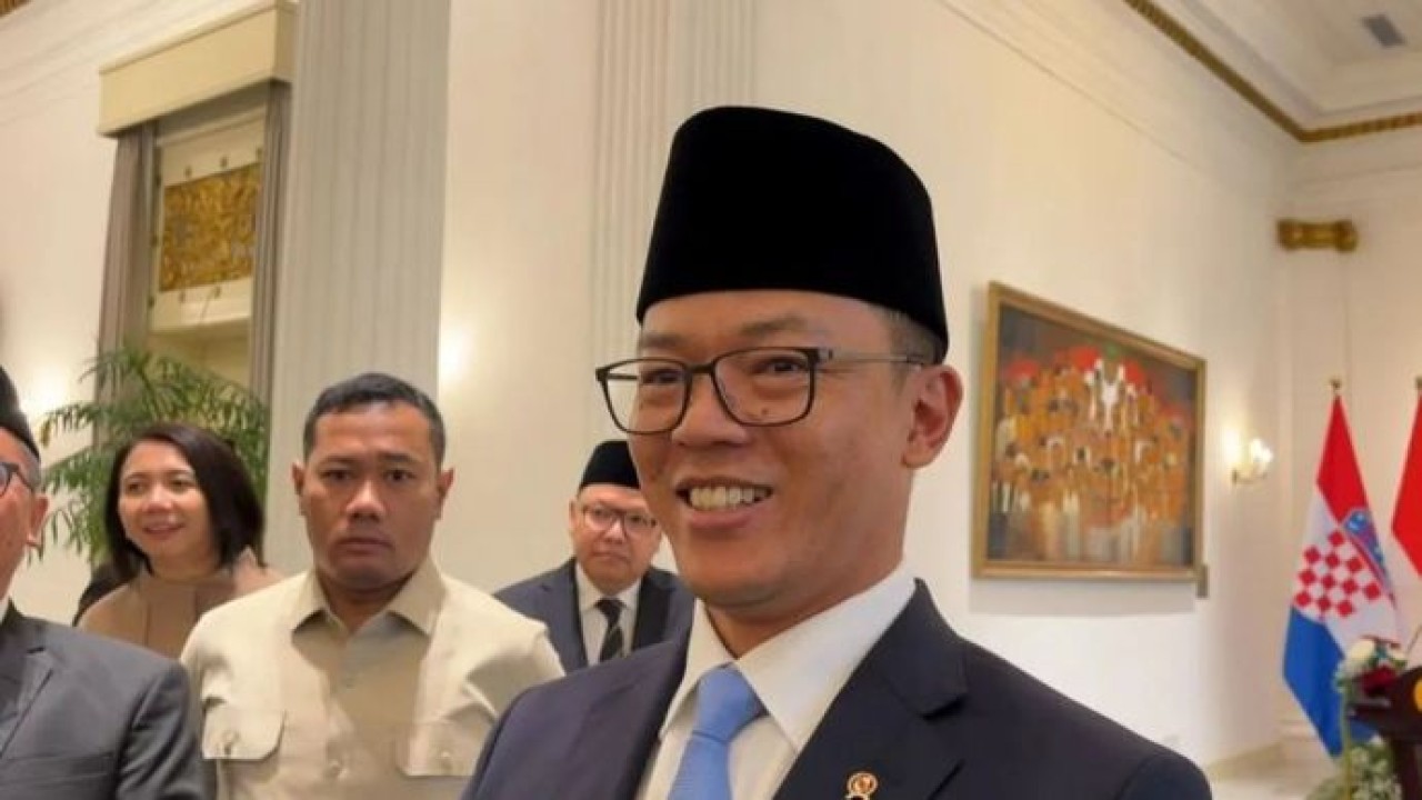 Menteri Luar Negeri RI Sugiono memberikan keterangan pers usai pertemuan bilateral dengan Menlu Kroasia Gordan Grlić-Radman di Gedung Pancasila, Jakarta, Senin (10/11/2025). (ANTARA/Nabil Ihsan)