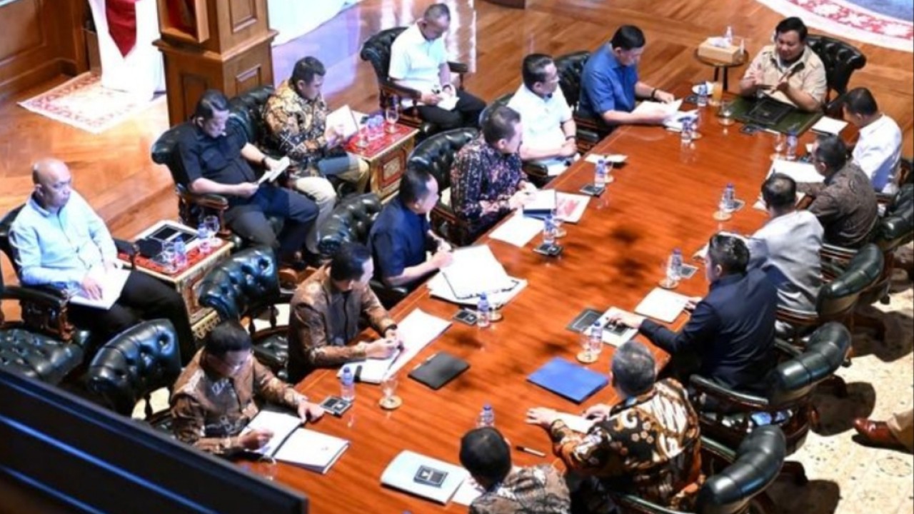 Presiden Republik Indonesia Prabowo Subianto memanggil sejumlah anggota Kabinet Merah Putih ke kediaman pribadinya di Hambalang, Bogor (Sekretariat Presiden)