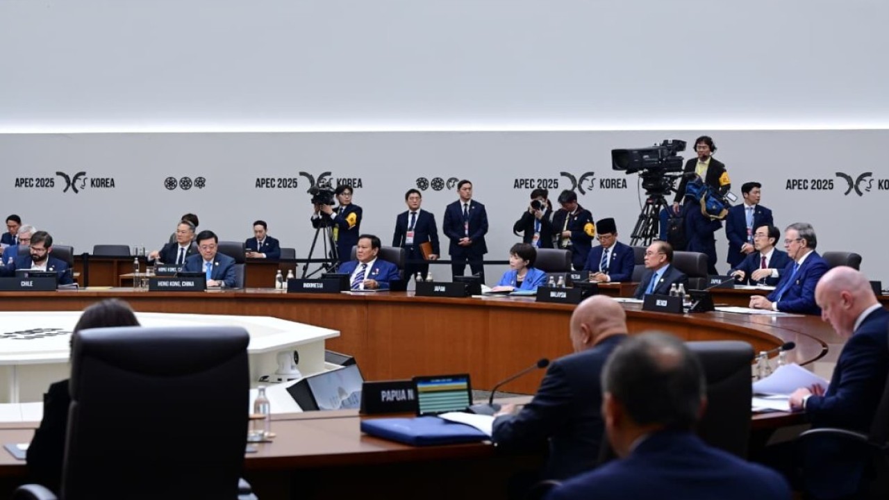 Presiden Prabowo Subianto menyampaikan national speech pada APEC Economic Leaders' Meeting (AELM) sesi ke-2 di Hwabaek International Convention Centre (HICO), Gyeongju, Republik Korea, pada Sabtu, 1 November 2025. (Foto: BPMI Setpres/Muchlis Jr)