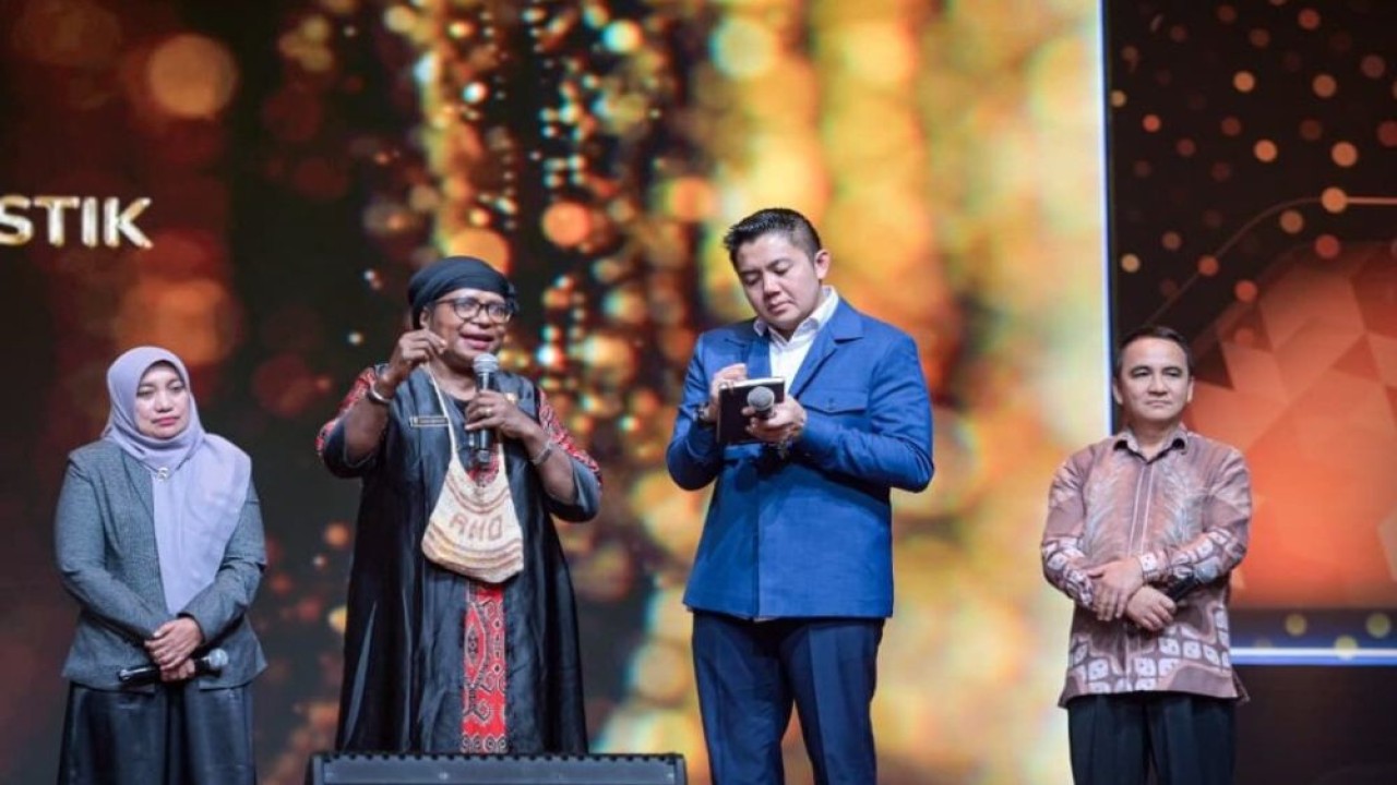 Sekretaris Kabinet (Seskab) Teddy Indra Wijaya menghadiri Rapat Koordinasi Nasional (Rakornas) Data Tunggal Sosial Ekonomi Nasional (DTSEN) yang diselenggarakan oleh Kementerian Sosial bekerja sama dengan Badan Pusat Statistik (BPS), di Jakarta, pada Kamis, 13 November 2025. (Foto: BPMI Setpres/Isitmewa)