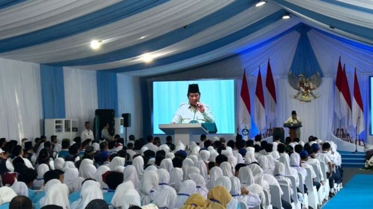 Presiden Prabowo Subianto secara resmi meluncurkan Program Digitalisasi Pembelajaran di SMPN 4 Kota Bekasi