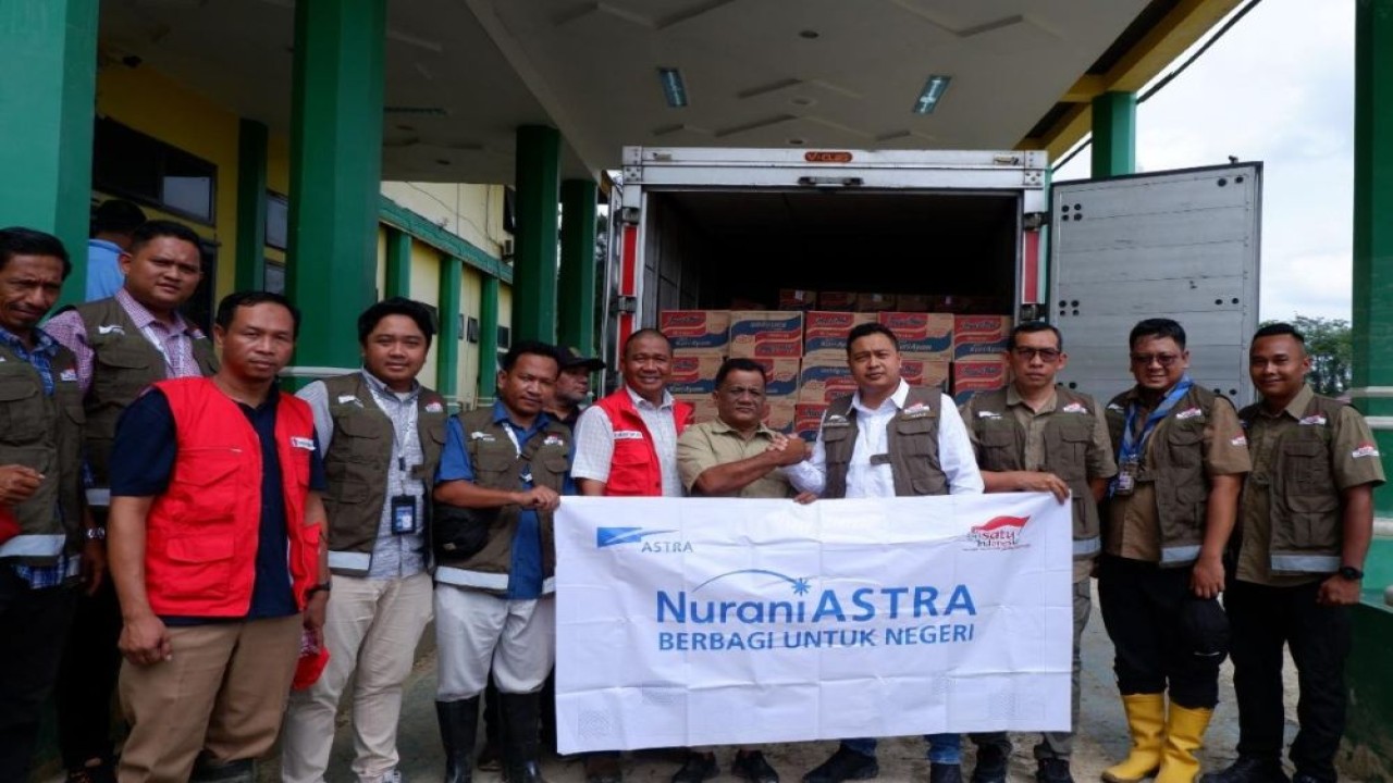Nurani Astra telah menyalurkan lebih dari 35.500 paket sembako dan perlengkapan darurat guna membantu memenuhi kebutuhan dasar masyarakat di tiga wilayah terdampak banjir bandang dan tanah longsor yaitu Aceh, Sumatra Utara, dan Sumatra Barat. (Foto: Istimewa)