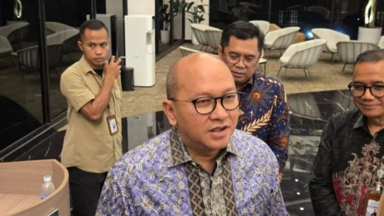 Menteri Investasi dan Hilirisasi/Kepala BKPM Rosan Perkasa Roeslani saat ditemui wartawan di Kantor Kemenko Perekonomian, Jakarta, Rabu 3 Desember 2025 malam (ANTARA/Bayu Saputra) (Antara)